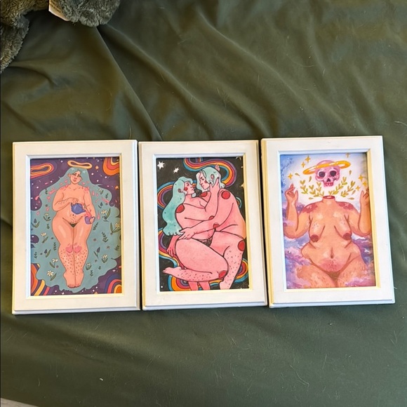 Stylized White Drawing Illustrations with Graceful Poses - Picture 1 of 5